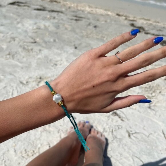 Handmade woven teal pearl shell gold bead bracelet - Picture 2 of 6